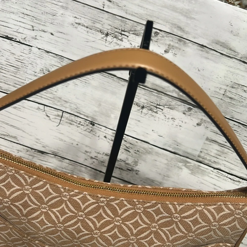 MICHAEL KORS LARGE HALF MOON SHOULDER BAG HOBO